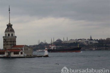 Rus askeri kargo gemisi böyle geçti