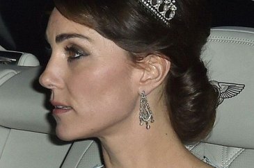 Diana'nın tacını taktı