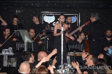 Ebru Gündeş'i yalnız bırakmadılar!