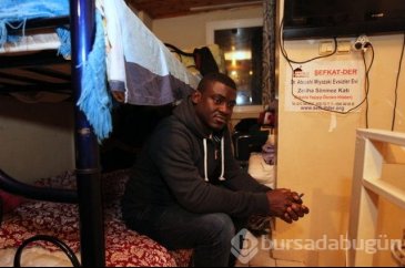 Evsizlere sıcak çorba dağıtıyorlar