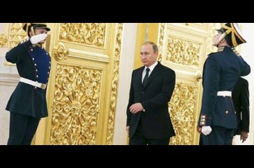 Putin'in yürüyüşündeki sır ortaya çıktı