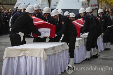 Diyarbakır'da şehit olan polisler için tören düzenlendi