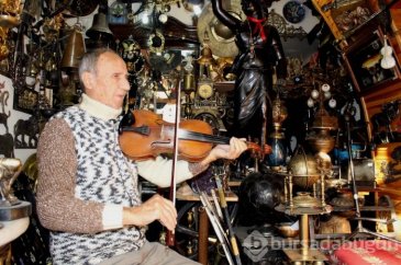 Bursa'daki bu koleksiyoner bir başka	
