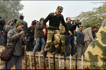 Hindistan'da uçak duvara çakıldı: 10 ölü