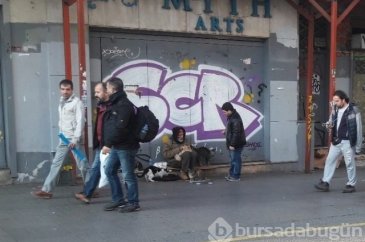 Süleyman Akova İstiklal Caddesi'nde yaşam savaşı veriyor