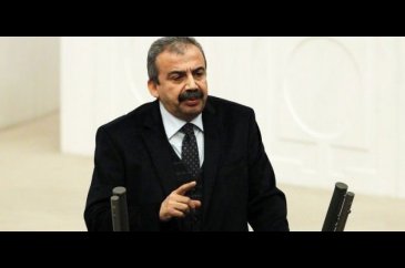 Sırrı Süreyya Önder'e Rize çayı gönderdiler!