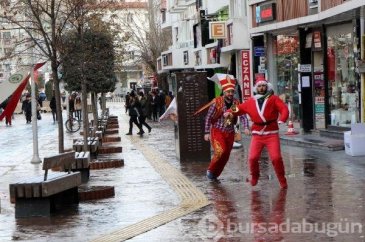 'Noel Baba'yı kovaladılar!