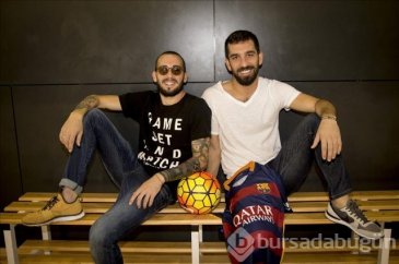 Arda Turan sahaya iniyor