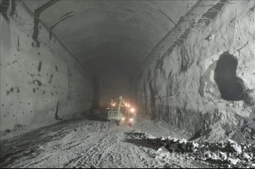 Yusufeli Barajı'nda inşaat çalışmaları devam ediyor