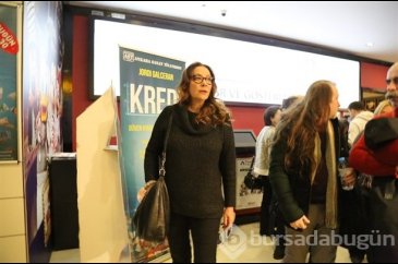 Ünlü isimleri bir araya getiren tiyatro oyunu!