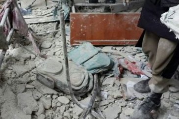 Rus jetleri Halep'te okulu bombaladı