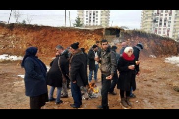Şırnak'a girmek isteyen araçlara engel!