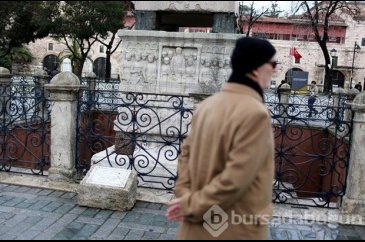 Patlamanın olduğu yere karanfil bıraktılar