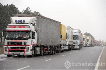 Kapıkule'de 9 kilometrelik tır kuyruğu oluştu