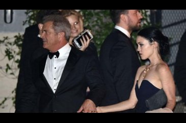 Mel Gibson'ın oğlu yaşındaki yeni sevgilisi