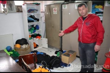 Bursa'da stadyuma saldırı! Büyük çapta hasar oluştu!