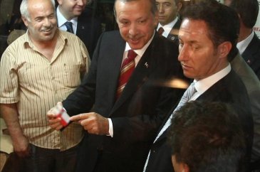 Cumhurbaşkanı Erdoğan muhtarlara sigarayı bıraktırdı