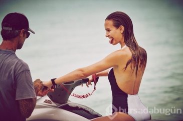 Victoria's Secret melekleri sahile indi