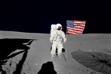 Ay'da yürüyen 12 astronot