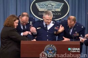ABD'li general canlı yayında bayıldı