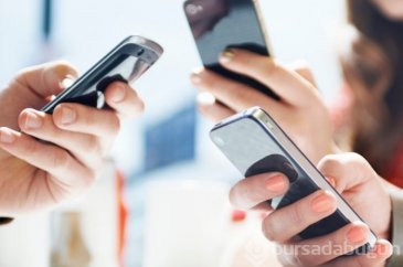 Akıllı telefonların yorduğu gözlerinizi "üç 20 kuralı" ile koruyun