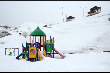 Bitlis'teki ATM'ler ve oyun parkları kar altında