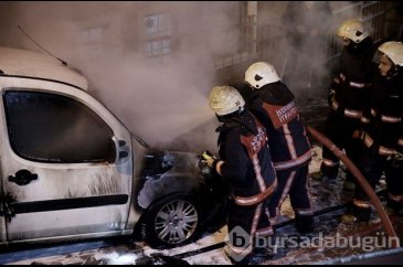 İstanbul'da 5 araç kundaklandı