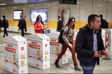 Metroda ünlü var
