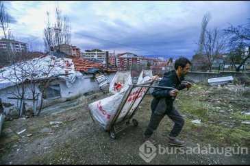 Üniversite mezunu kağıt toplayıcısı