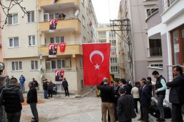 Bursa Mudanya şehidine ağlıyor