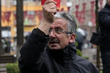 Trabzon'da kırmızı kartlı protesto
