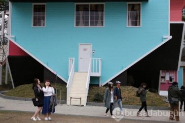 Dünyaları tepetaklak oldu