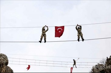 Amatör ruhlu profesyoneller: Sözleşmeli "komandolar"