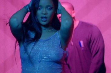 Rihanna'dan olaylı klip
