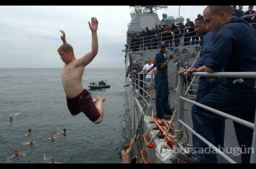 Amerikan askerleri için yüzme vakti!
