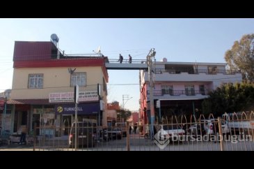 Evden eve üst geçit	