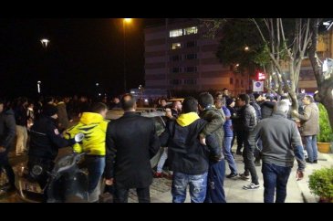 Derbi sonrası taraftarlar birbirine girdi