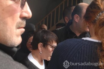 Sezen Aksu'dan annesine son görev