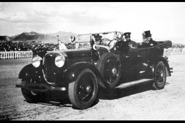 Atatürk'ün makam aracının benzerini yaptı