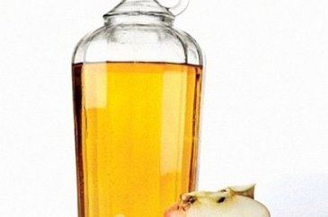 Bir çay kaşığı tuzu, sirkeyle eritin..