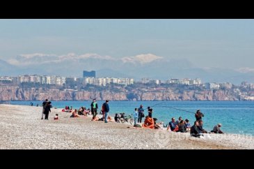 Kar manzarasında deniz keyfi