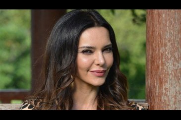 Hande Ataizi saç ektirdi