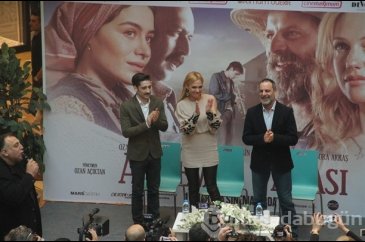 İzmir'de 'Annemin Yarası' rüzgarı