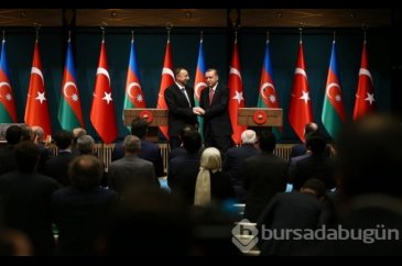 Toplantıya damga vuran an! Erdoğan'a defalarca sarıldı