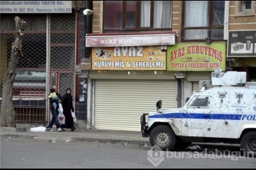 Taşıyabildikleriyle kaçıyorlar