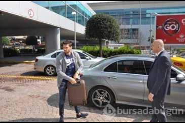 Milliler havaalanına tek tek geldi