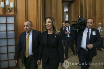 CHP Grup Toplantısı'na Aylin Nazlıaka'dan sürpriz ziyaret