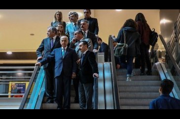 Devlet Bahçeli'den AVM ziyareti