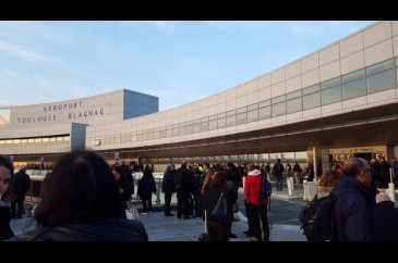 Fransa'da havalimanı güvenlik nedeniyle boşaltıldı