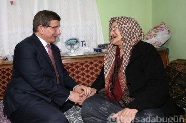 Başbakan Kızılcahamam'da Emine teyzeyi ziyaret etti